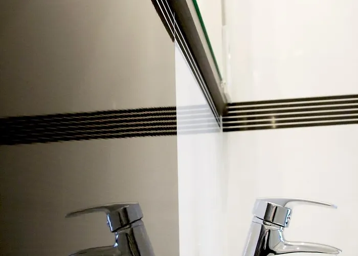 In The Centre Of إلفيف